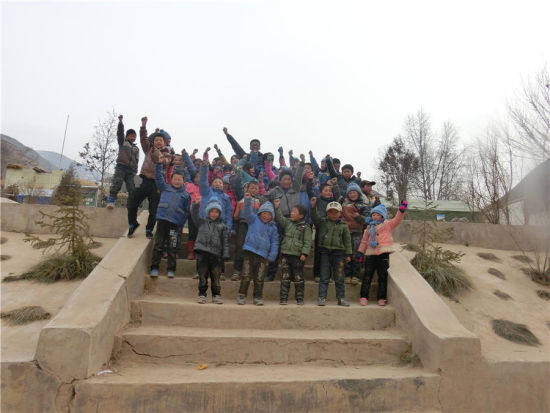 2013年12月，刘洋在甘肃岷县随固小学帐篷学校