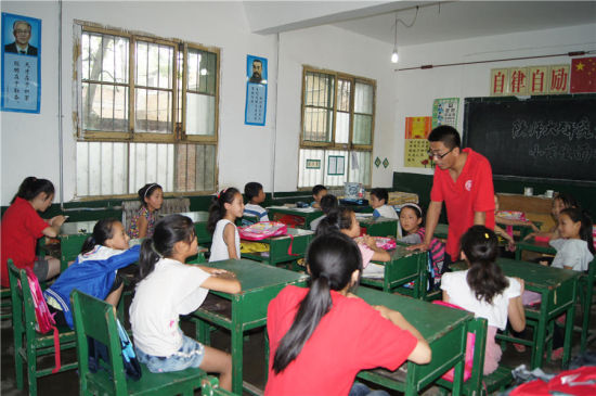 2013年7月，刘洋在高塘镇北村中心小学支教