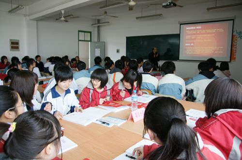 上海奉贤中等专业学校流动青少年学生培训启动