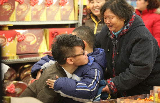 断臂钢琴师刘伟成立公益基金 帮助孤残儿童