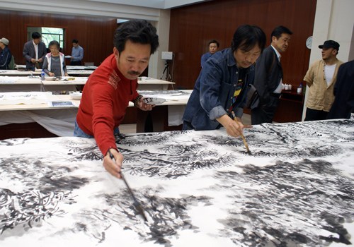 组图:40多位著名书画家为云南干旱地区捐墨_新